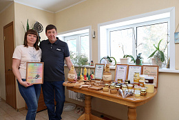 Семья Угловых более 25 лет развивает пасеку в Красноярском районе